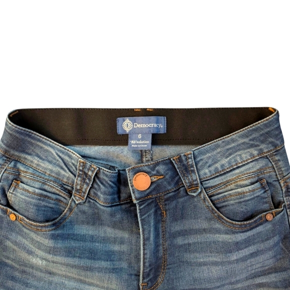 Democracy Women's Blue Skinny Jeans with Tapered Leg and Faded Wash Size 6 - Picture 3 of 7